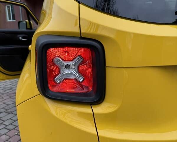 Желтый Джип Ренегат, объемом двигателя 2.36 л и пробегом 92 тыс. км за 14300 $, фото 21 на Automoto.ua