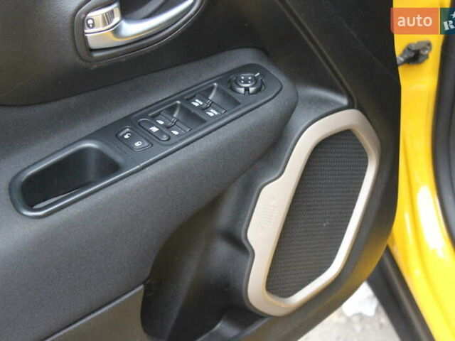 Желтый Джип Ренегат, объемом двигателя 2.36 л и пробегом 197 тыс. км за 11999 $, фото 16 на Automoto.ua