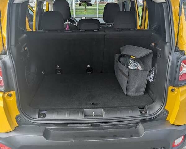 Желтый Джип Ренегат, объемом двигателя 2.36 л и пробегом 123 тыс. км за 14100 $, фото 17 на Automoto.ua