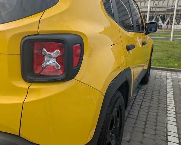 Желтый Джип Ренегат, объемом двигателя 2.36 л и пробегом 122 тыс. км за 14200 $, фото 1 на Automoto.ua