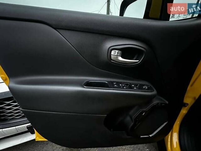 Желтый Джип Ренегат, объемом двигателя 2.36 л и пробегом 112 тыс. км за 14000 $, фото 32 на Automoto.ua