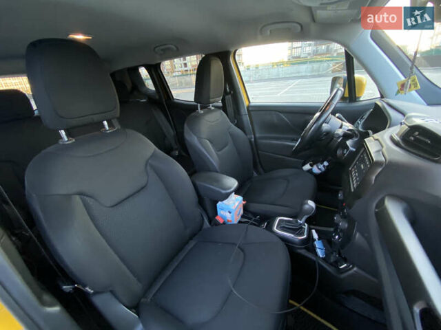 Желтый Джип Ренегат, объемом двигателя 2.36 л и пробегом 88 тыс. км за 13599 $, фото 8 на Automoto.ua