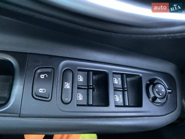 Желтый Джип Ренегат, объемом двигателя 2.36 л и пробегом 88 тыс. км за 13599 $, фото 23 на Automoto.ua