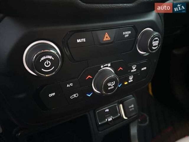 Желтый Джип Ренегат, объемом двигателя 2.36 л и пробегом 112 тыс. км за 14000 $, фото 28 на Automoto.ua