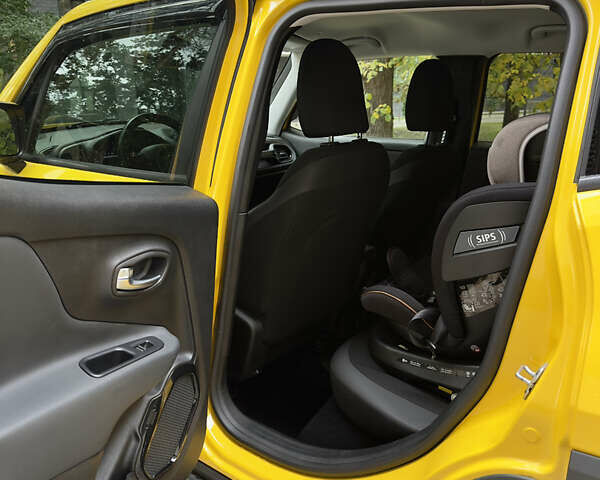 Жовтий Джип Ренегат, об'ємом двигуна 2.36 л та пробігом 77 тис. км за 14600 $, фото 14 на Automoto.ua