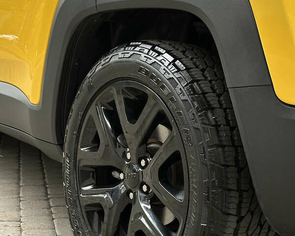 Джип Ренегат 2018 у Києві на Automoto.ua Жовтий Джип Ренегат, об'ємом двигуна 2.36 л та пробігом 75 тис. км за 14900 $, фото 8 на Automoto.ua