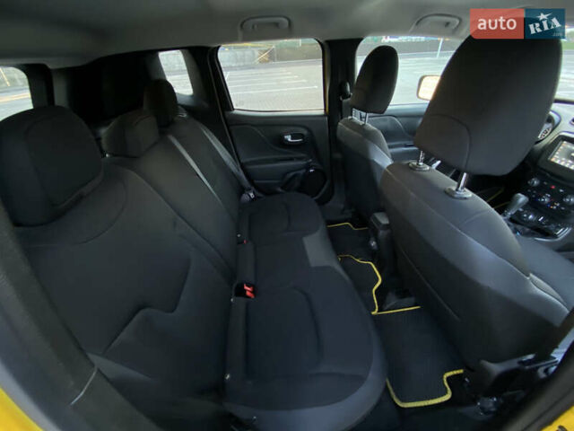 Желтый Джип Ренегат, объемом двигателя 2.36 л и пробегом 88 тыс. км за 13599 $, фото 9 на Automoto.ua