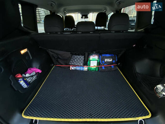 Желтый Джип Ренегат, объемом двигателя 2.36 л и пробегом 88 тыс. км за 13599 $, фото 10 на Automoto.ua