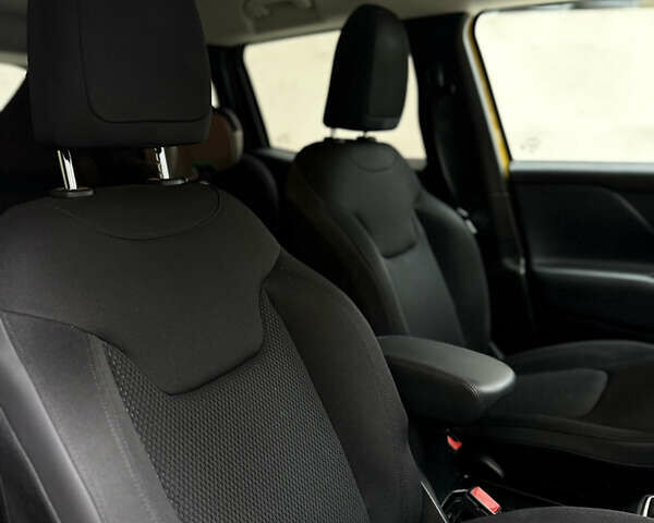 Джип Ренегат 2018 у Києві на Automoto.ua Жовтий Джип Ренегат, об'ємом двигуна 2.36 л та пробігом 75 тис. км за 14900 $, фото 24 на Automoto.ua