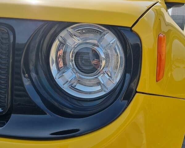 Желтый Джип Ренегат, объемом двигателя 2.4 л и пробегом 37 тыс. км за 17500 $, фото 3 на Automoto.ua