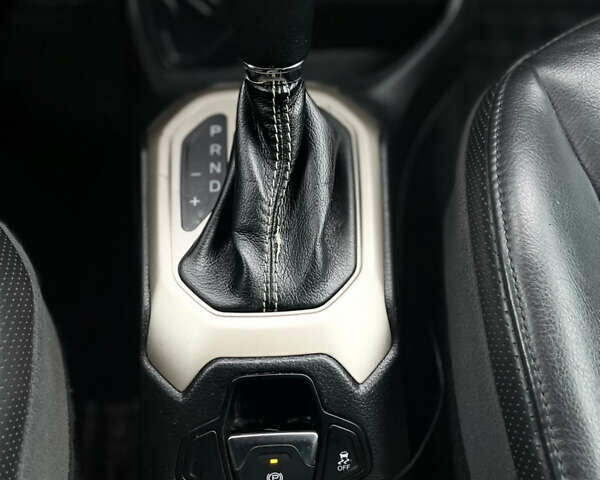 Серый Джип Ренегат, объемом двигателя 2.4 л и пробегом 174 тыс. км за 11400 $, фото 18 на Automoto.ua