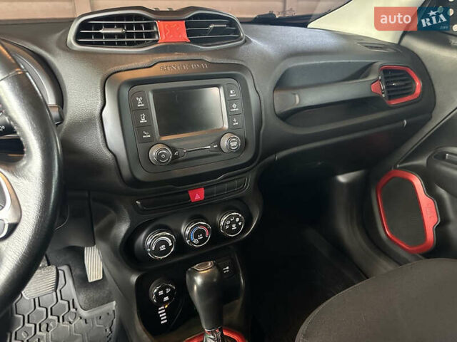 Сірий Джип Ренегат, об'ємом двигуна 2.36 л та пробігом 91 тис. км за 14000 $, фото 6 на Automoto.ua