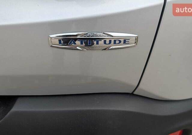 Серый Джип Ренегат, объемом двигателя 2.36 л и пробегом 190 тыс. км за 13500 $, фото 8 на Automoto.ua