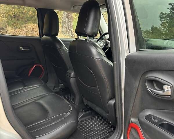 Сірий Джип Ренегат, об'ємом двигуна 2.36 л та пробігом 199 тис. км за 11900 $, фото 29 на Automoto.ua