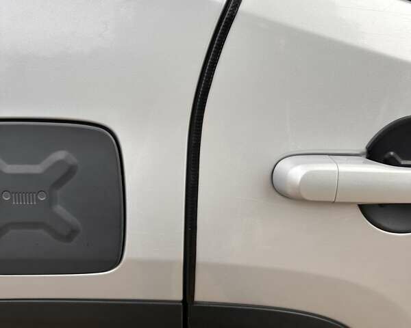 Сірий Джип Ренегат, об'ємом двигуна 2.36 л та пробігом 199 тис. км за 11900 $, фото 28 на Automoto.ua