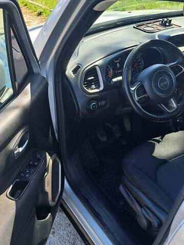 Серый Джип Ренегат, объемом двигателя 1.37 л и пробегом 105 тыс. км за 10000 $, фото 5 на Automoto.ua