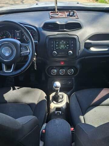 Серый Джип Ренегат, объемом двигателя 1.37 л и пробегом 105 тыс. км за 10000 $, фото 2 на Automoto.ua