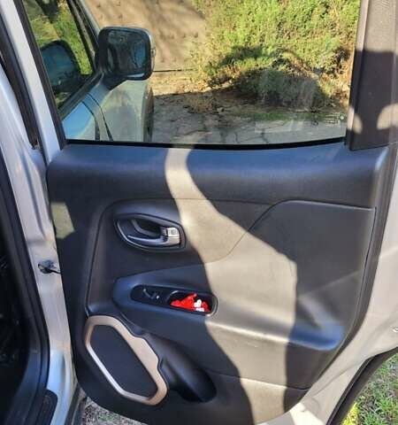 Сірий Джип Ренегат, об'ємом двигуна 2.36 л та пробігом 93 тис. км за 14000 $, фото 20 на Automoto.ua