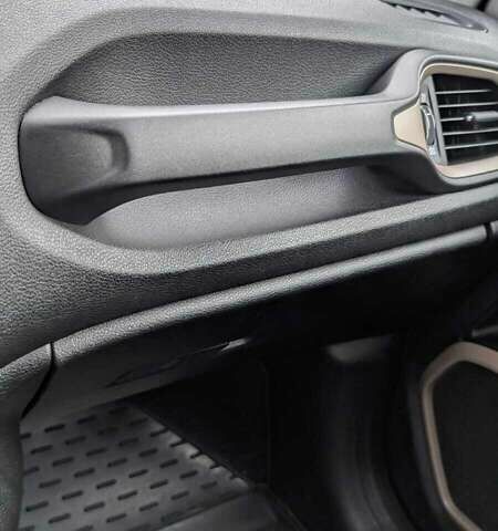 Серый Джип Ренегат, объемом двигателя 2.36 л и пробегом 190 тыс. км за 13500 $, фото 6 на Automoto.ua