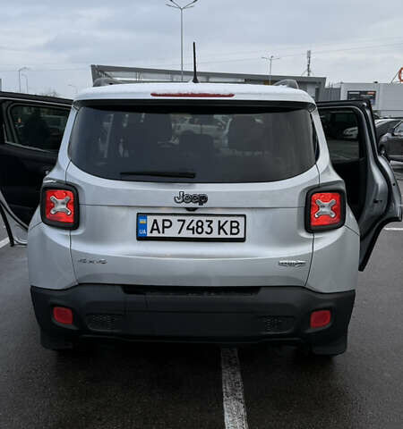 Серый Джип Ренегат, объемом двигателя 2.36 л и пробегом 190 тыс. км за 11000 $, фото 12 на Automoto.ua