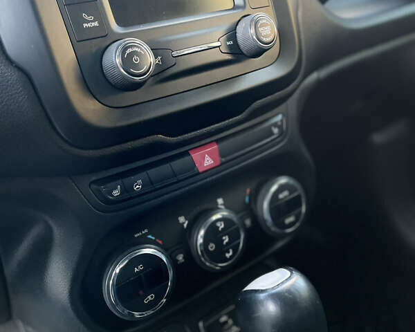 Джип Ренегат 2015 у Чернігові на Automoto.ua Сірий Джип Ренегат, об'ємом двигуна 2.4 л та пробігом 174 тис. км за 11300 $, фото 14 на Automoto.ua