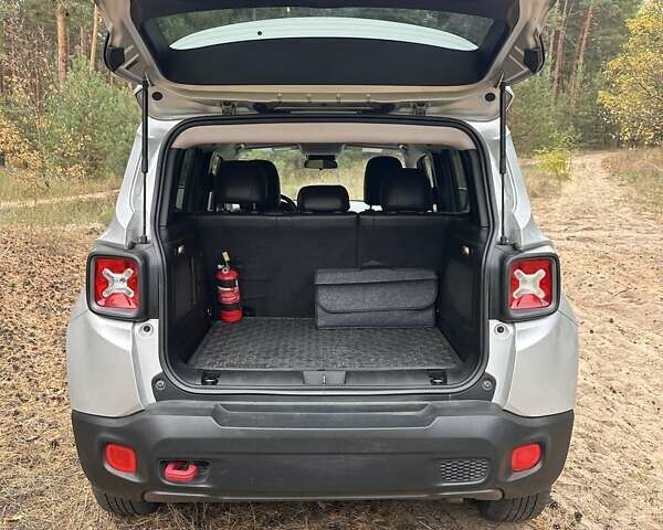 Сірий Джип Ренегат, об'ємом двигуна 2.36 л та пробігом 199 тис. км за 11900 $, фото 19 на Automoto.ua