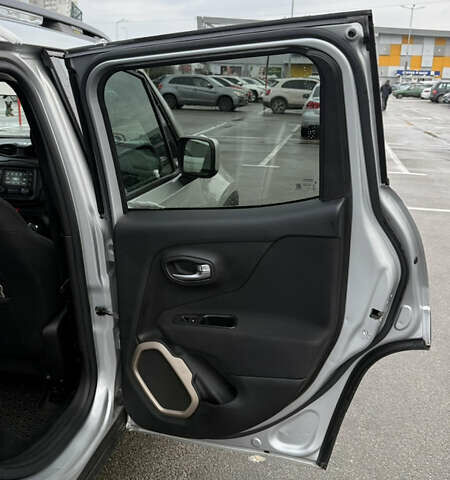 Серый Джип Ренегат, объемом двигателя 2.36 л и пробегом 190 тыс. км за 11000 $, фото 10 на Automoto.ua