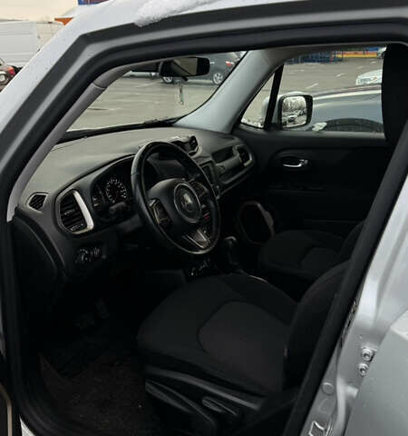 Серый Джип Ренегат, объемом двигателя 2.36 л и пробегом 190 тыс. км за 11000 $, фото 1 на Automoto.ua