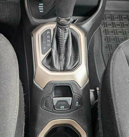 Серый Джип Ренегат, объемом двигателя 2.36 л и пробегом 190 тыс. км за 13500 $, фото 18 на Automoto.ua