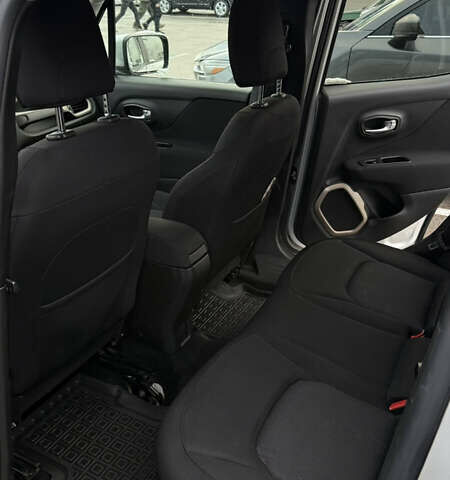 Серый Джип Ренегат, объемом двигателя 2.36 л и пробегом 190 тыс. км за 11000 $, фото 6 на Automoto.ua