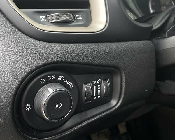 Серый Джип Ренегат, объемом двигателя 2.4 л и пробегом 174 тыс. км за 11400 $, фото 13 на Automoto.ua