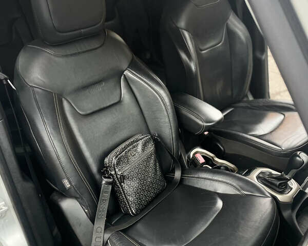 Серый Джип Ренегат, объемом двигателя 2.4 л и пробегом 174 тыс. км за 11400 $, фото 25 на Automoto.ua