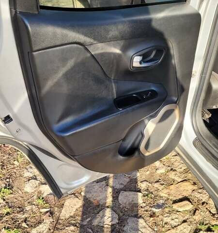 Сірий Джип Ренегат, об'ємом двигуна 2.36 л та пробігом 93 тис. км за 14000 $, фото 15 на Automoto.ua