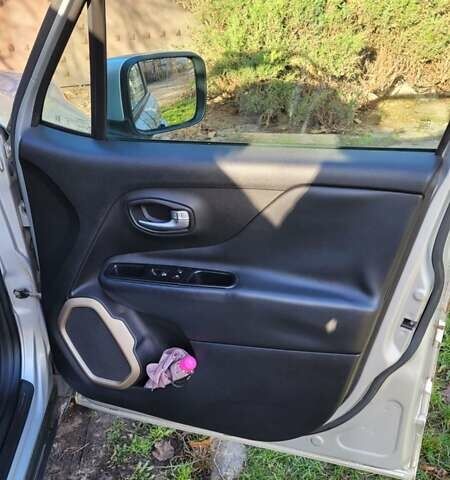 Сірий Джип Ренегат, об'ємом двигуна 2.36 л та пробігом 93 тис. км за 14000 $, фото 22 на Automoto.ua