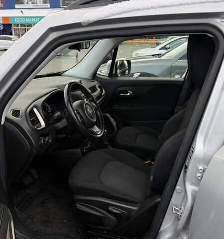 Серый Джип Ренегат, объемом двигателя 2.36 л и пробегом 190 тыс. км за 11000 $, фото 3 на Automoto.ua