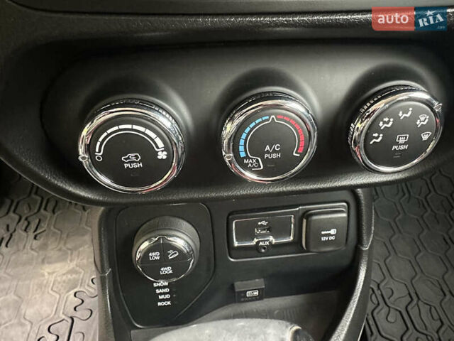 Сірий Джип Ренегат, об'ємом двигуна 2.36 л та пробігом 91 тис. км за 14000 $, фото 5 на Automoto.ua