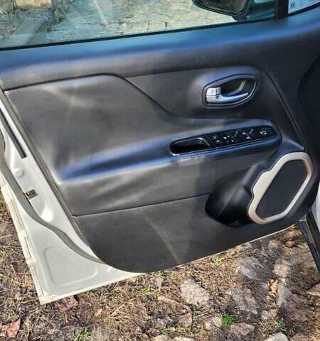 Сірий Джип Ренегат, об'ємом двигуна 2.36 л та пробігом 93 тис. км за 14000 $, фото 13 на Automoto.ua