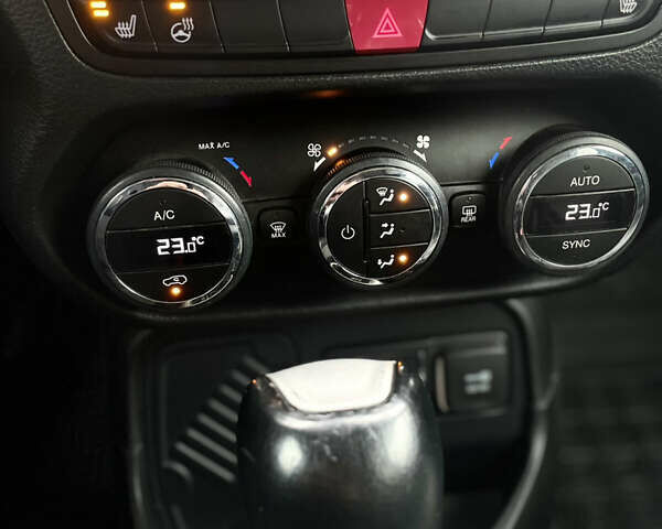 Серый Джип Ренегат, объемом двигателя 2.4 л и пробегом 174 тыс. км за 11400 $, фото 16 на Automoto.ua