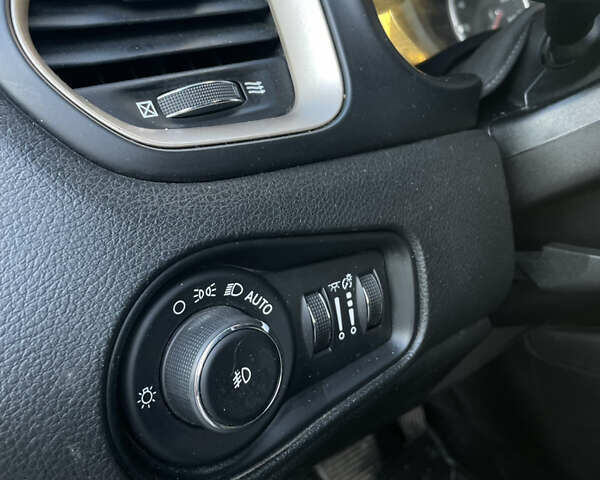 Джип Ренегат 2015 у Чернігові на Automoto.ua Сірий Джип Ренегат, об'ємом двигуна 2.4 л та пробігом 174 тис. км за 11300 $, фото 13 на Automoto.ua