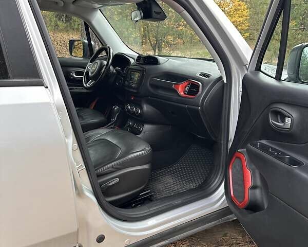 Сірий Джип Ренегат, об'ємом двигуна 2.36 л та пробігом 199 тис. км за 11900 $, фото 26 на Automoto.ua