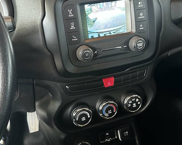 Сірий Джип Ренегат, об'ємом двигуна 2.36 л та пробігом 91 тис. км за 14000 $, фото 7 на Automoto.ua