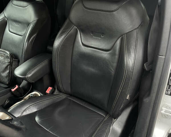 Серый Джип Ренегат, объемом двигателя 2.4 л и пробегом 174 тыс. км за 11400 $, фото 24 на Automoto.ua