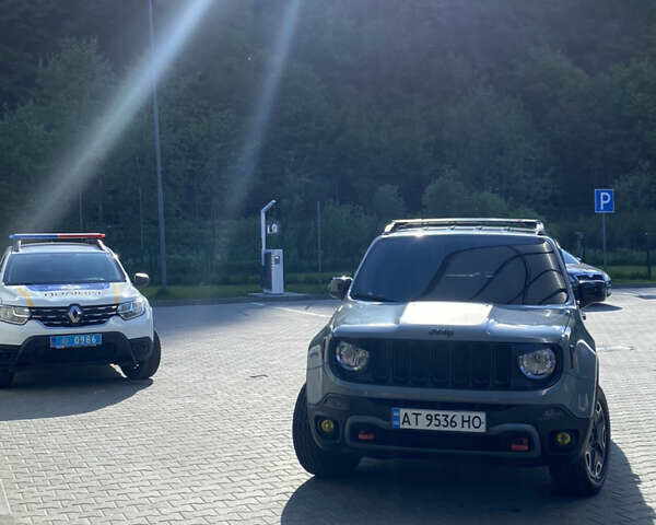 Серый Джип Ренегат, объемом двигателя 2.36 л и пробегом 201 тыс. км за 13800 $, фото 1 на Automoto.ua