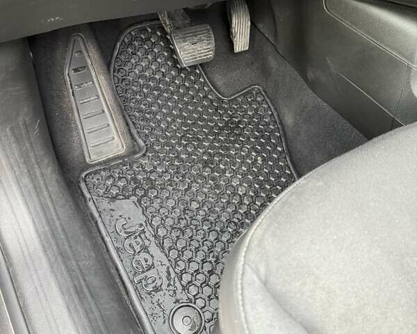 Сірий Джип Ренегат, об'ємом двигуна 2.36 л та пробігом 156 тис. км за 13200 $, фото 15 на Automoto.ua