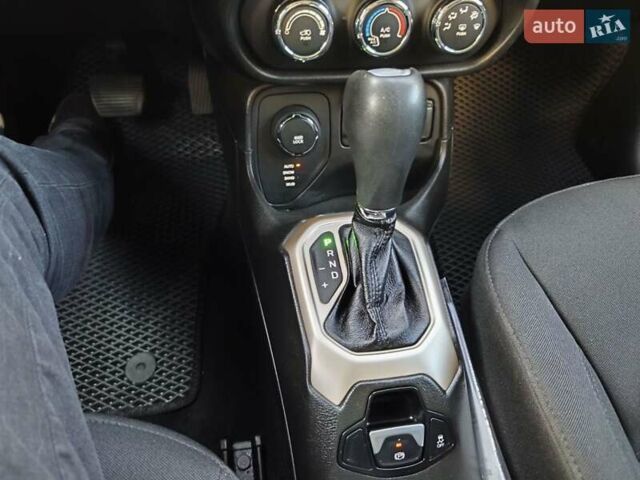 Серый Джип Ренегат, объемом двигателя 2.4 л и пробегом 168 тыс. км за 10900 $, фото 20 на Automoto.ua