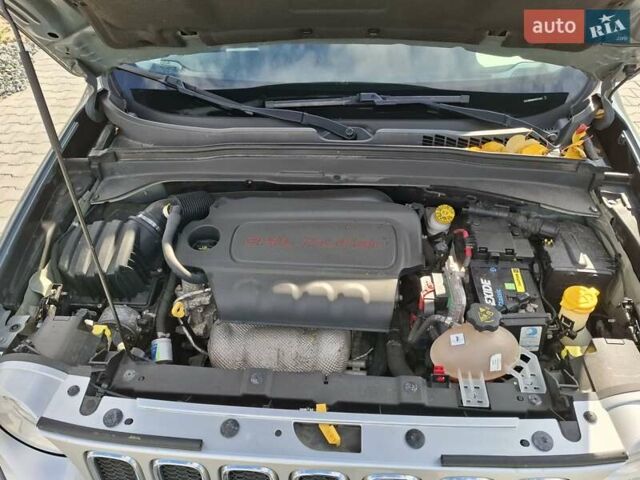 Джип Ренегат 2016 в Новоднестровск на Automoto.ua Серый Джип Ренегат, объемом двигателя 2.36 л и пробегом 82 тыс. км за 17500 $, фото 15 на Automoto.ua