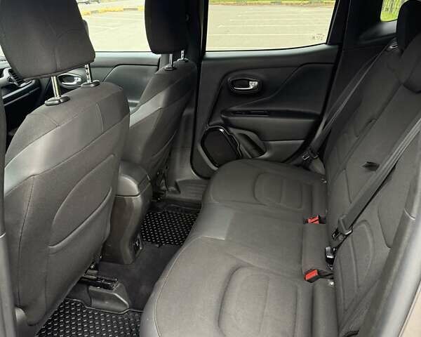 Сірий Джип Ренегат, об'ємом двигуна 2.36 л та пробігом 156 тис. км за 13200 $, фото 23 на Automoto.ua