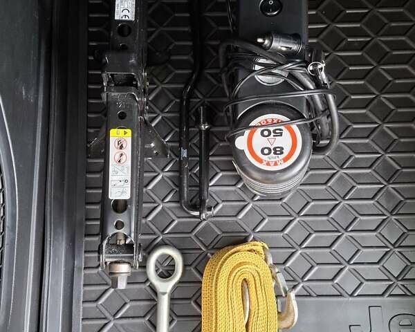 Джип Ренегат 2016 в Новоднестровск на Automoto.ua Серый Джип Ренегат, объемом двигателя 2.36 л и пробегом 82 тыс. км за 17500 $, фото 17 на Automoto.ua