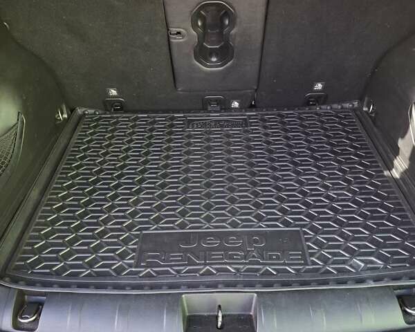 Джип Ренегат 2016 в Новоднестровск на Automoto.ua Серый Джип Ренегат, объемом двигателя 2.36 л и пробегом 82 тыс. км за 17500 $, фото 20 на Automoto.ua