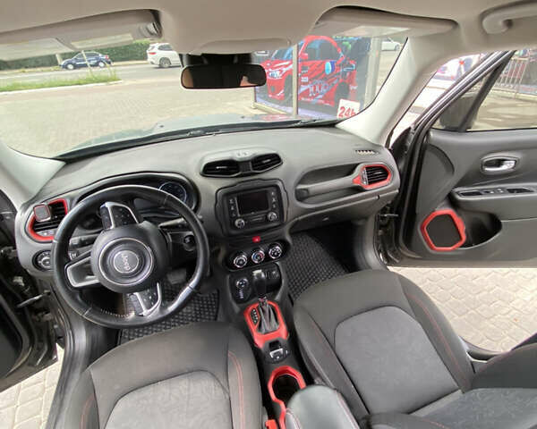 Серый Джип Ренегат, объемом двигателя 2.36 л и пробегом 201 тыс. км за 13800 $, фото 3 на Automoto.ua